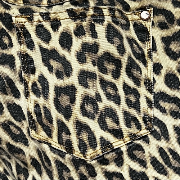 Judy Blue Cheetah Print Super Flare Jeans Size 7/28 - Picture 6 of 13